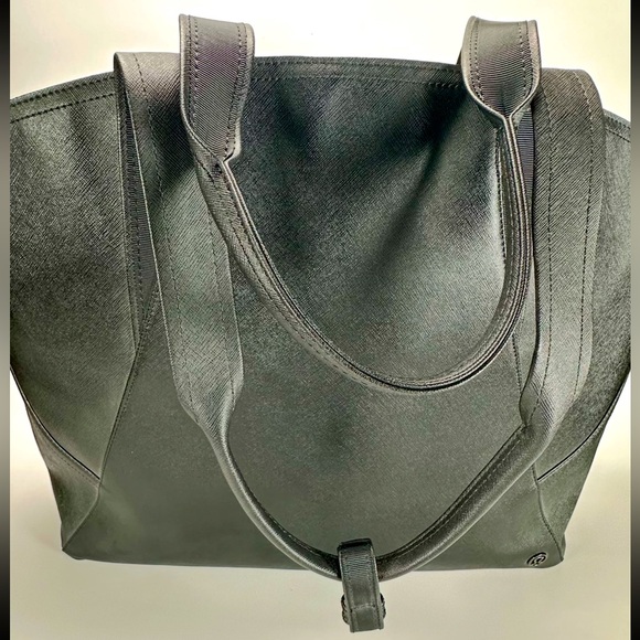 Lululemon All Day Large Tote in Black - Picture 4 of 16